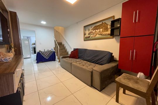 Sala de casa à venda com 3 quartos, 93m² em Jardim Rizzo, São Paulo