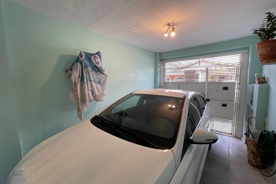 Garagem de casa à venda com 3 quartos, 93m² em Jardim Rizzo, São Paulo