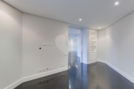 Apartamento à venda com 4 quartos, 208m² em Alto da Boa Vista, São Paulo