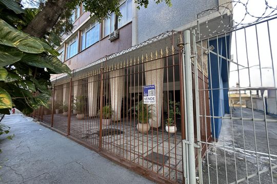 Fachada + plaquinha de apartamento à venda com 1 quarto, 38m² em Méier, Rio de Janeiro