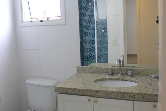 Banheiro social de apartamento à venda com 3 quartos, 134m² em Macedo, Guarulhos
