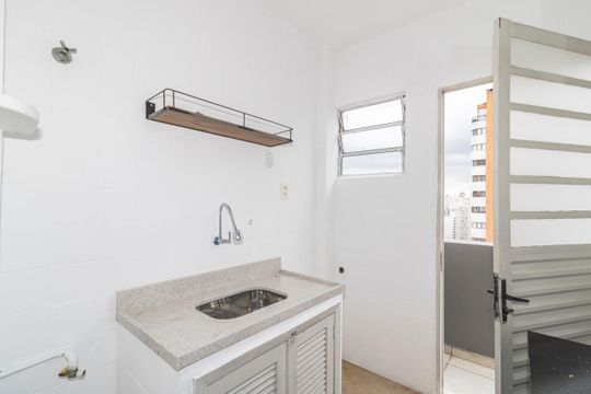 Cozinha de apartamento para alugar com 1 quarto, 47m² em Moema, São Paulo