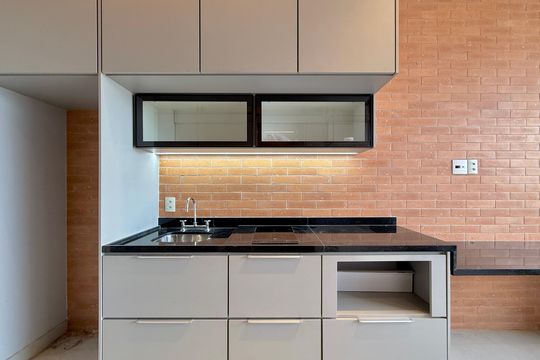Cozinha de kitnet/studio para alugar com 1 quarto, 29m² em Jardim das Acacias, São Paulo