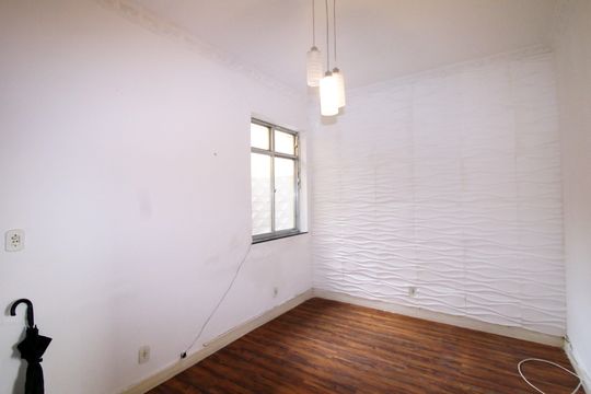 Sala de apartamento à venda com 1 quarto, 55m² em Olaria, Rio de Janeiro