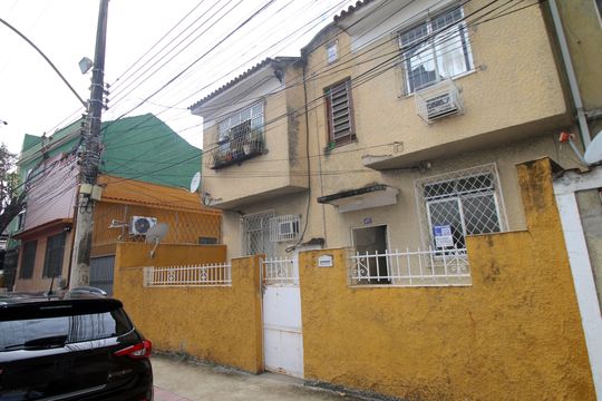 Fachada do Prédio de apartamento à venda com 1 quarto, 55m² em Olaria, Rio de Janeiro