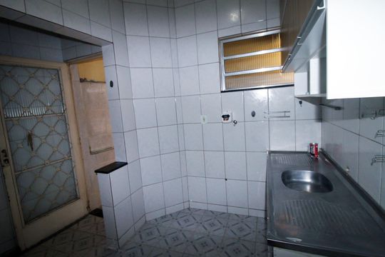 Cozinha de apartamento à venda com 1 quarto, 55m² em Olaria, Rio de Janeiro