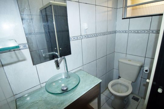 Banheiro de apartamento à venda com 1 quarto, 55m² em Olaria, Rio de Janeiro