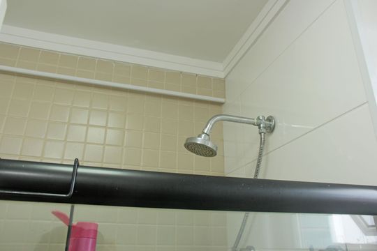 Banheiro da Suíte de apartamento para alugar com 1 quarto, 44m² em Ponta da Praia, Santos