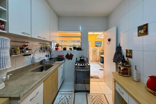 Cozinha  de casa à venda com 3 quartos, 90m² em Jardim Aeroporto, São Paulo