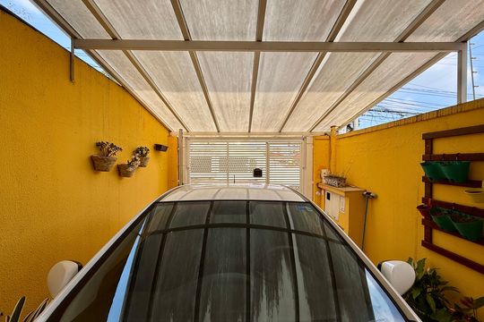 Garagem  de casa à venda com 3 quartos, 90m² em Jardim Aeroporto, São Paulo
