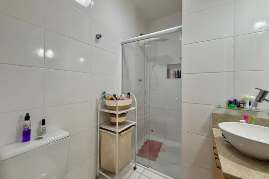 Banheiro  de casa à venda com 3 quartos, 90m² em Jardim Aeroporto, São Paulo