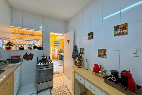 Cozinha  de casa à venda com 3 quartos, 90m² em Jardim Aeroporto, São Paulo