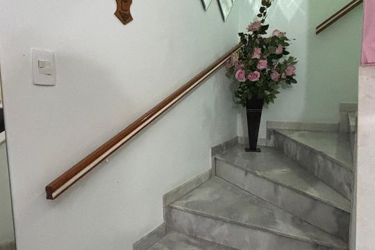 Escada de casa à venda com 3 quartos, 175m² em Vila Helena, Santo André