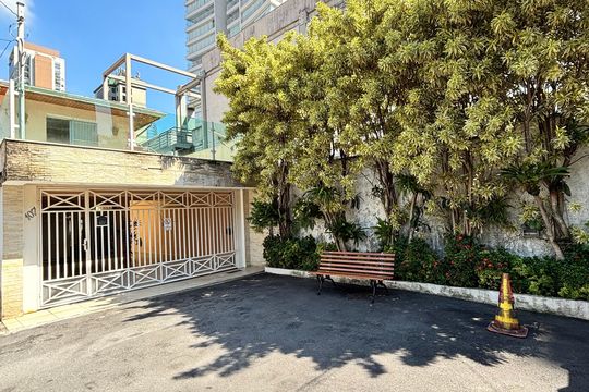 Fachada de casa à venda com 3 quartos, 180m² em Vila Olímpia, São Paulo