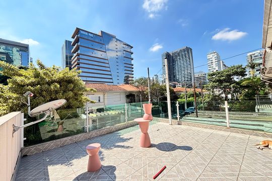 Varanda de casa à venda com 3 quartos, 180m² em Vila Olímpia, São Paulo