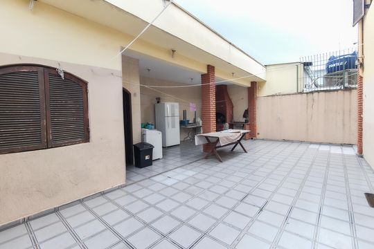 Área Externa de casa para alugar com 3 quartos, 220m² em Vila Doutor Eiras, São Paulo