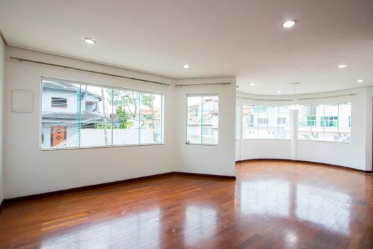 Casa à venda com 3 quartos, 235m² em Jardim Pilar, Santo André