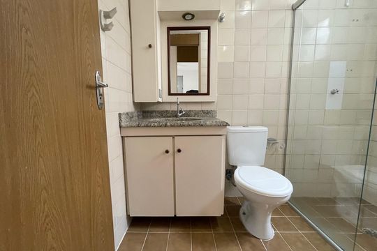 Banheiro de apartamento à venda com 2 quartos, 58m² em Vila São Silvestre (Zona Oeste), São Paulo