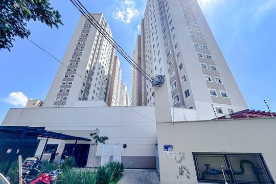Fachada com Plaquinha de apartamento para alugar com 2 quartos, 40m² em Tatuapé, São Paulo