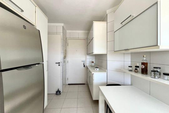 Cozinha de apartamento para alugar com 3 quartos, 112m² em Jardim Chapadão, Campinas