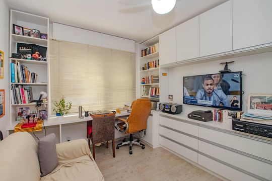 Quarto 1 de apartamento à venda com 2 quartos, 80m² em Jardim do Salso, Porto Alegre