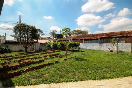 Quintal de casa para alugar com 3 quartos, 160m² em Jardim Sabiá, Cotia
