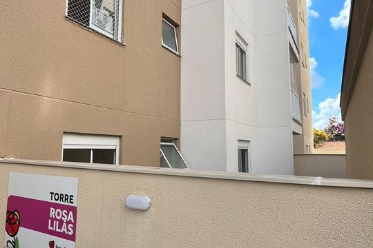 Área externa de apartamento para alugar com 2 quartos, 46m² em Roselândia, Cotia
