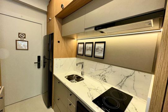 Cozinha de apartamento para alugar com 1 quarto, 21m² em Pinheiros, São Paulo
