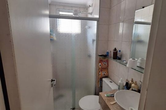 Banheiro de apartamento à venda com 2 quartos, 48m² em Vila Palmares, Santo André