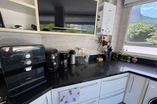 Cozinha de apartamento à venda com 2 quartos, 130m² em Joá, Rio de Janeiro