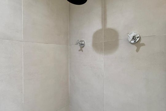 Banheiro Social de kitnet/studio para alugar com 1 quarto, 25m² em Santo Amaro, São Paulo