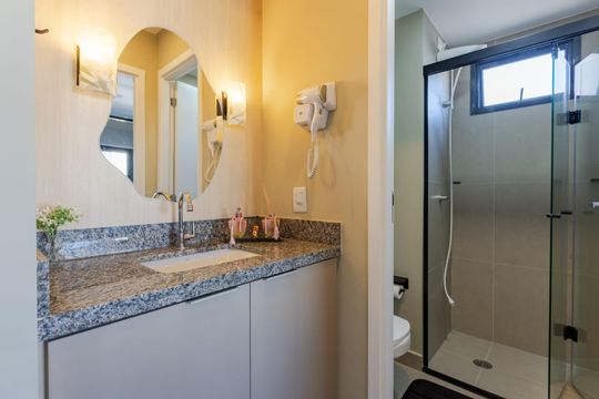 Banheiro de apartamento para alugar com 1 quarto, 28m² em Água Branca, São Paulo