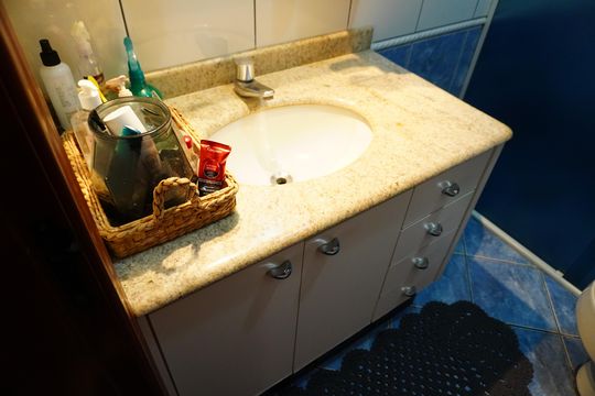 Banheiro da Suíte de casa de condomínio para alugar com 5 quartos, 600m² em Portal dos Nobres, Americana