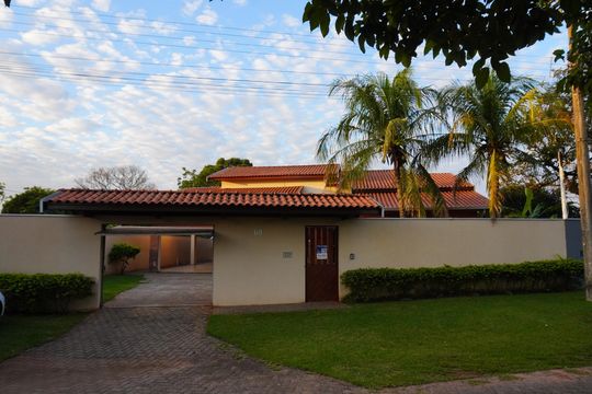 Fachada de casa de condomínio para alugar com 5 quartos, 600m² em Portal dos Nobres, Americana