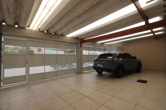 Garagem de casa à venda com 4 quartos, 250m² em Jardim Avelino, São Paulo