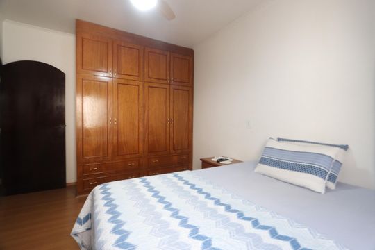 Quarto 3 de casa à venda com 4 quartos, 250m² em Jardim Avelino, São Paulo