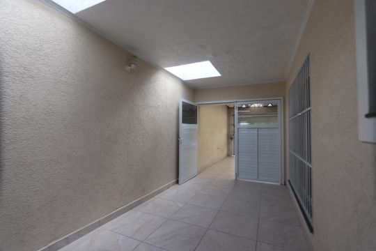 Garagem de casa à venda com 4 quartos, 250m² em Jardim Avelino, São Paulo