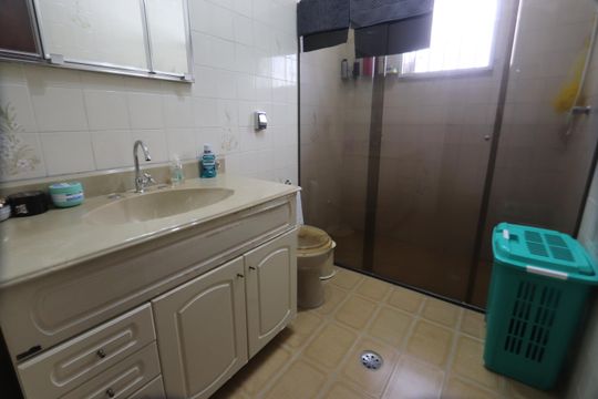 Banheiro da Suíte 1 de casa à venda com 4 quartos, 250m² em Jardim Avelino, São Paulo