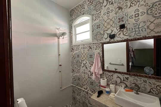 Banheiro 1 de casa de condomínio à venda com 4 quartos, 460m² em Gardênia Azul, Rio de Janeiro