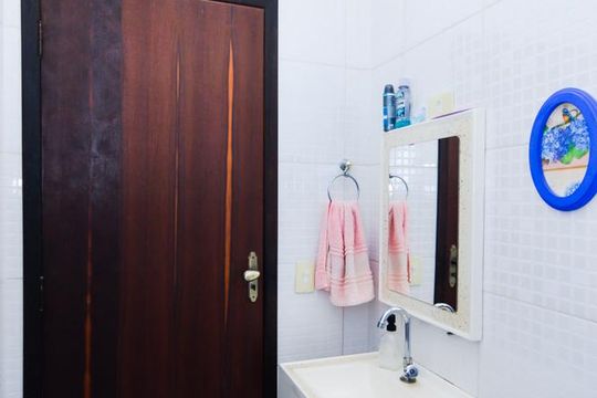 Banheiro Social 2 de casa à venda com 2 quartos, 200m² em Vila Galvão, Guarulhos