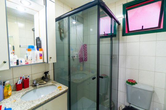 Banheiro de apartamento à venda com 2 quartos, 58m² em Cidade Ademar, São Paulo