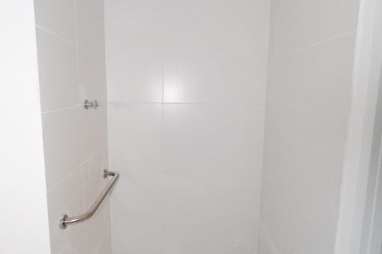 Banheiro de apartamento para alugar com 1 quarto, 29m² em Jardim Itacolomi, São Paulo