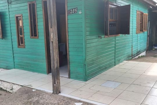 Casa à venda com 2 quartos, 60m² em Rio Branco, Canoas