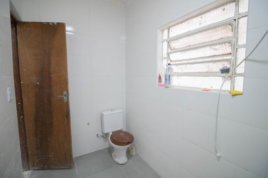 BANHEIRO de casa à venda com 3 quartos, 400m² em Chora Menino, São Paulo