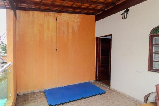 Varanda de casa à venda com 4 quartos, 155m² em Capão do Embira, São Paulo
