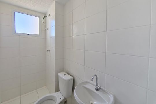Banheiro de apartamento à venda com 2 quartos, 45m² em Vila Palacios, Campinas