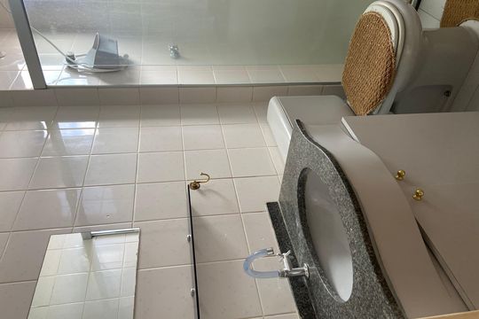 Banheiro de apartamento à venda com 2 quartos, 49m² em Jardim Pinheiros, São Paulo