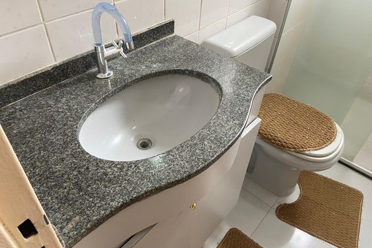 Banheiro de apartamento à venda com 2 quartos, 49m² em Jardim Pinheiros, São Paulo