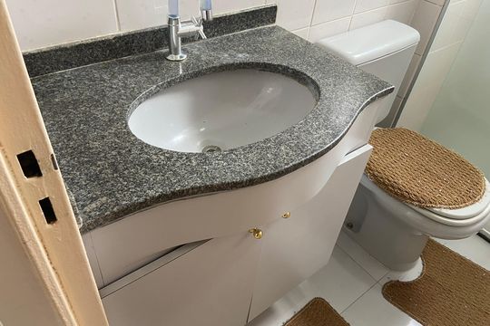Banheiro de apartamento à venda com 2 quartos, 49m² em Jardim Pinheiros, São Paulo