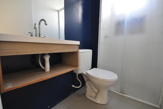 Banheiro de apartamento à venda com 2 quartos, 55m² em Parque Novo Mundo, São Paulo